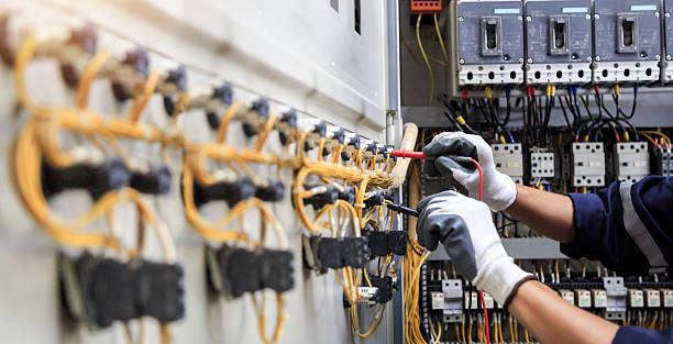 Professional Electrician technician working in Stanford, CA